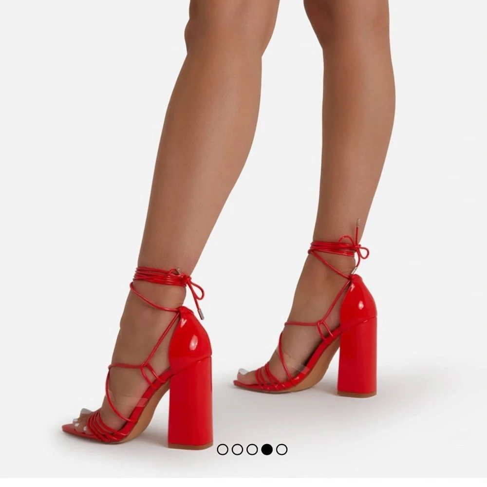 Red heels NEW IN BOX - Picture 2 of 2